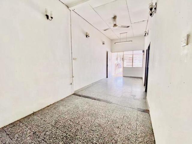 NO SPLIT LEVEL Lintang Fettes Park 1200sf 1STY Terrace WELL MAINTAIN