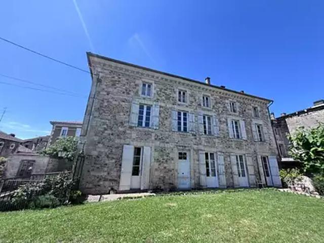 Nontron 24300 Achat / Vente maison 8 pièces t8
