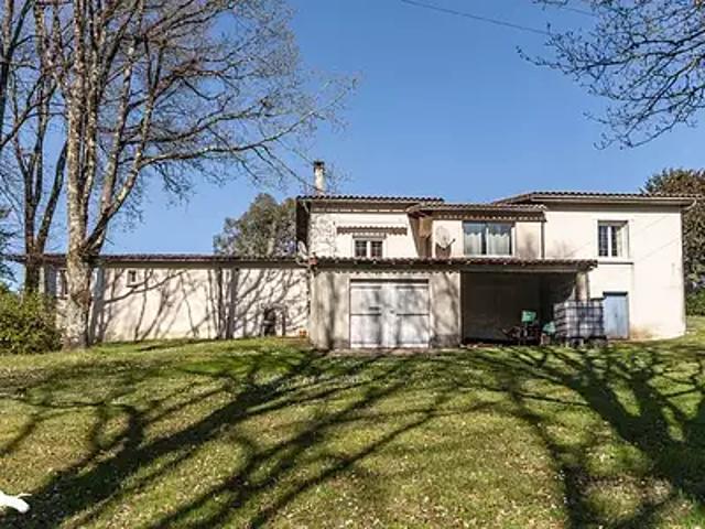 Nontron 24300 Achat / Vente maison 8 pièces t8 parking