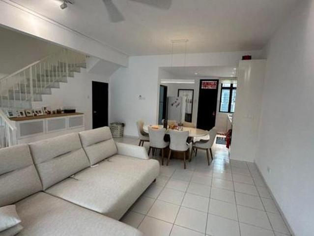Non Bumi Welcome Near Bandar Dato Onn House In Good Condition