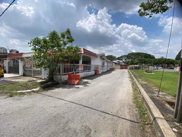 NON BUMI LOT END LOT Single Storey Seksyen 51a Petaling Jaya