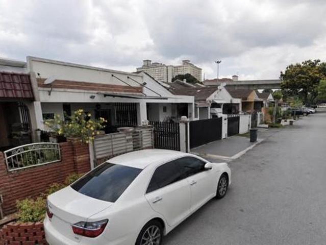 Non Bumi Lot Reno Walk to MRT Single Storey Serdang Raya