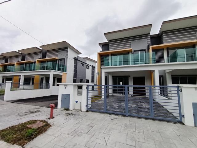 NON BUMILOT 22x852Storey ENDLOT Taman IxoraBandar Baru Salak Tinggi