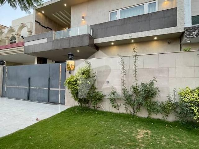 Non Furnished Park Facing Beautiful House Available For Sale Just 1 Mnt Drive From The Main Gate!