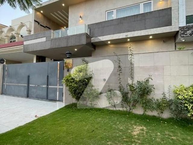 Non Furnished Park Facing Beautiful House Available For Sale Just 1 Mnt Drive From The Main Gate! Bahria Enclave Sector C2