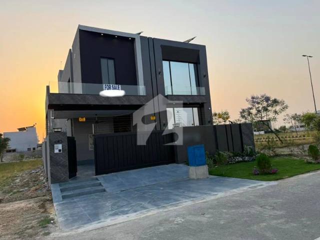 Non Furnished 10 Marla Modern Design with Basement 5 Bedrooms Prime Location Modern House For Sale In Dha Phase 7 Lahore