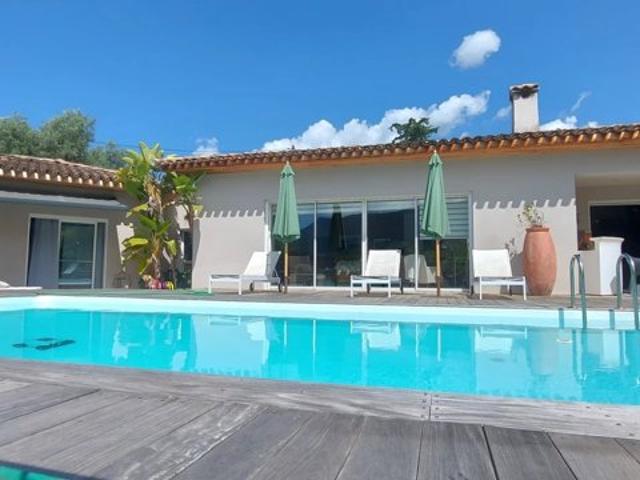 Non loin d’Ajaccio, Porticcio, Bastelicaccia et environ 15 minutes des plages, Ensemble Immobilier Exceptionnel sur 2700m² clos