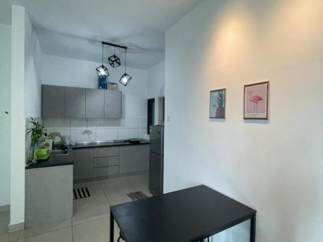 Non partition, free wifi+utilities, master room at parkhill residence, bukit jalil