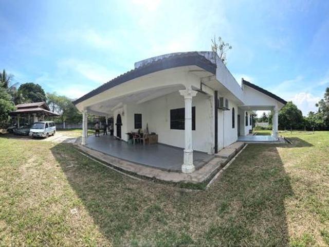 Nonbumi Bungalow setingkat Taman Peruna Sungai Udang untuk dijul