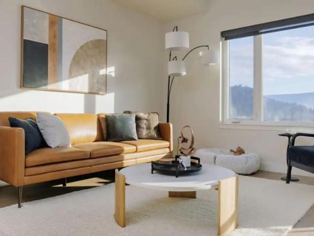 Noble — 1 Bed + Den