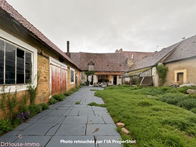 Nogent le Bernard, Ancien Café à réinventer Gros travaux + terrain constructible