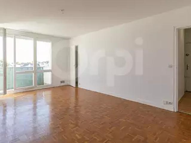 Noisy le Grand 93160 Achat / Vente appartement 1 pièce t1 au dernier étage cave