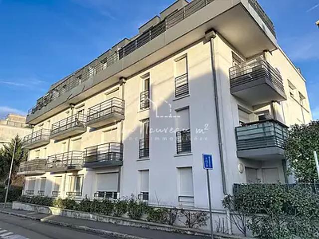 Noisy le Grand 93160 Achat / Vente appartement 2 pièces t2 au dernier étage parking