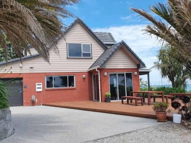 NORTH BEACH, GREYMOUTH 4 BEDROOM FURNISHED