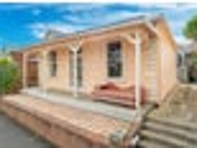North Dunedin, 5 bedrooms, $1000 pw