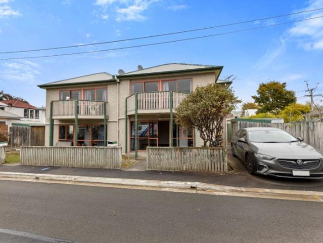 north east valley, 5 bedrooms