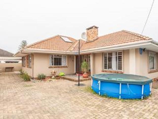 north facing home with spacious flatlet