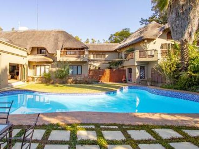 north facing thatch residence with s.
