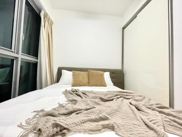 North Gaia Executive Condominium Room Rental, $1,488, 1 Bed 1 Bath 311 sqft $4.78 psf