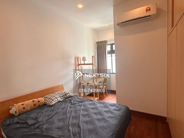 North Greenwich Foreigner Sale