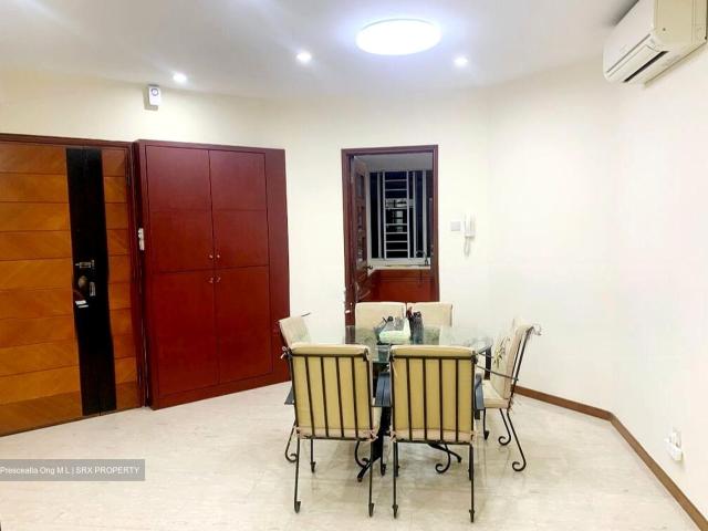 Northoaks D25, Condominium