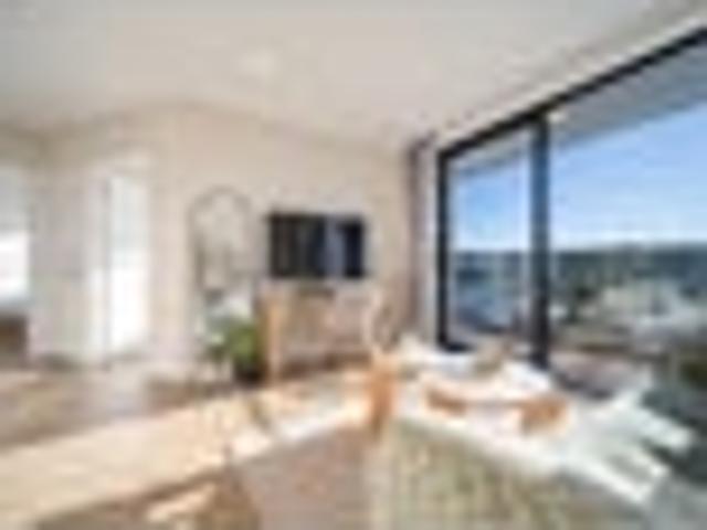 Northcote, 2 bedrooms, $960 pw
