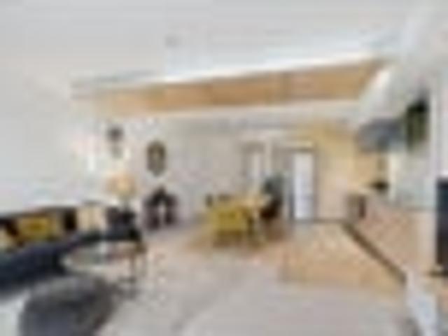 Northfacing Sunny CBD apartment at a great price!