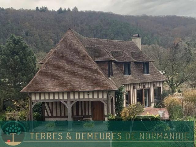NORMANDIE, dans le département de l'EURE et La Vallée de L'ITON, belle maison normande comptemporaine