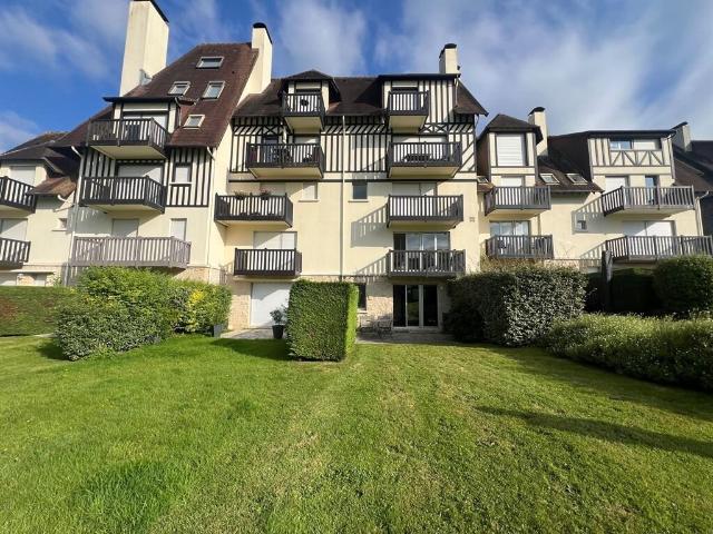 Normandie, Deauville, Bel appartement en rez de jardin proche du