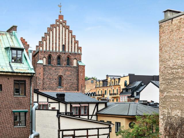 Norra kyrkogatan 8