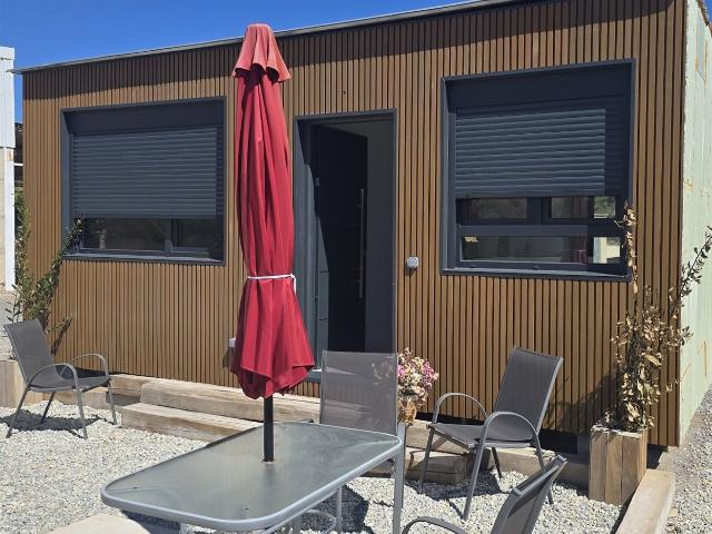 Nos complace ofrecer a la venta esta casa modular, ubicada e. 65m² Salinas