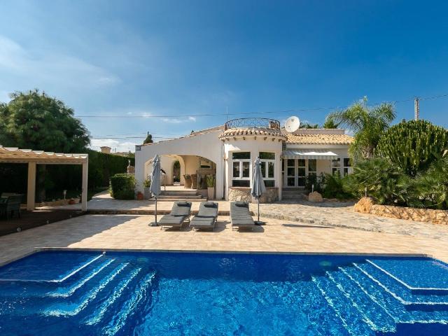 Nos complace presentar esta&amp amp nbsp villa independiente. 344m² Dehesa de Campoamor