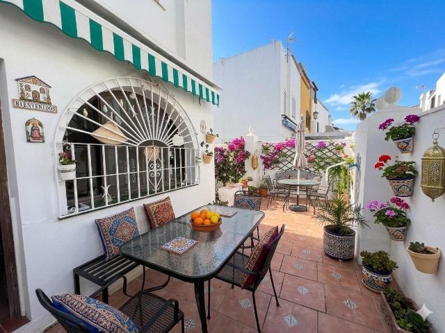 Nos complace presentar una oportunidad única para comprar un. 210m² Colina Vista Mar