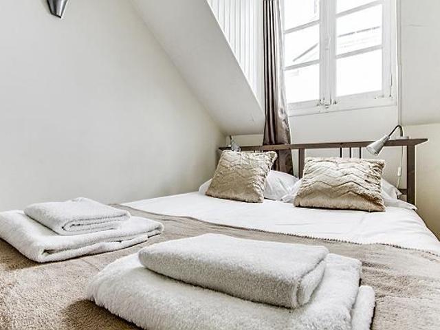 Notre Dame Maubert 3 Bedrooms, Paris Amsterdam Apartments for Rent