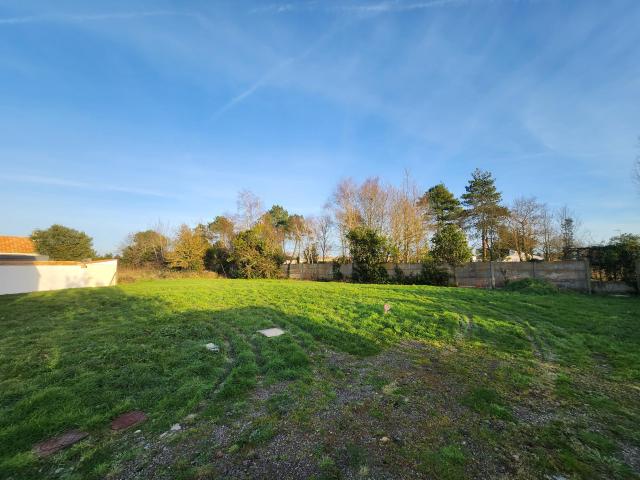 Notre Dame de Riez, centre bourg, en fond d'impasse, terrain à bâtir 550 m2