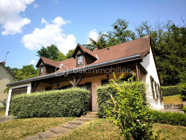 NOUVEAU PRIX – Maison familiale, volumes et terrain arboré au rendez vous