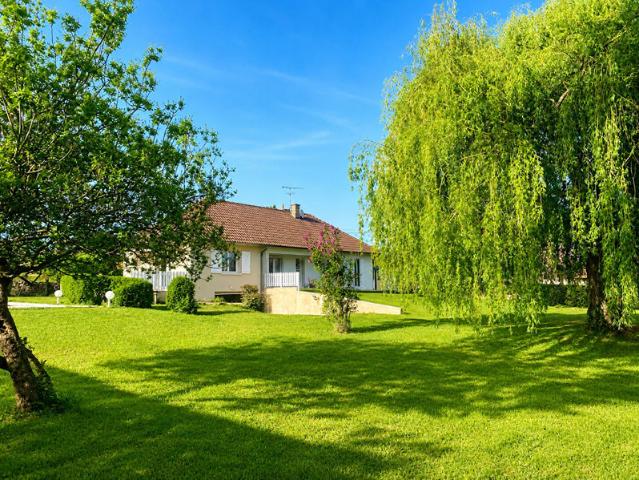 NOUVEAUTE Côte Roannaise, Maison traditionnelle sur st André d'apchon avec 2000 m ² de terrain et piscine