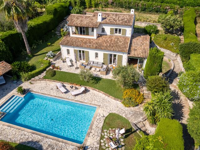 NOUVEAUTE A PIED DU VILLAGE PROVENCALE DE CHARME