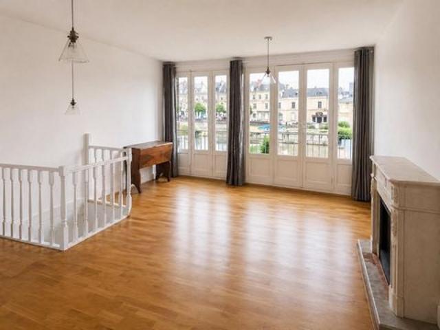NOUVEAUTÉ ! Bel appartement hyper centre ville, vue Mayenne