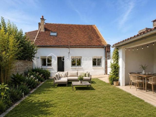 Nouveauté en Exclusivité: Coup de cœur assuré pour cette jolie Maison entièrement rénovée avec sa dépendance dans un secteur très privilégié