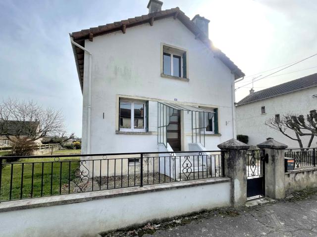 Idéale maison de famille avec jardin non loin des commodités
