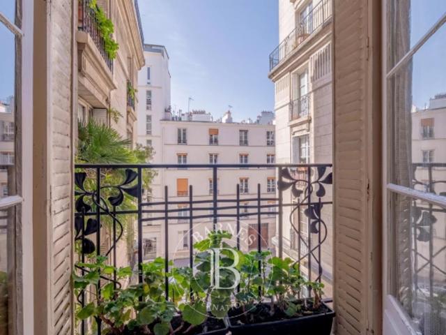 Paris 5 bel appartement familial à rénover, 3 chambres et une chambre de service