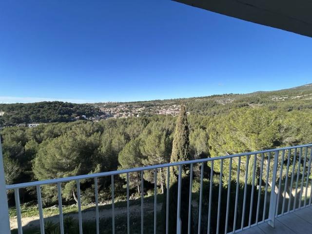 NOUVEAUTÉ ! Magnifique T4 d'environ 81 m² sur les hauteurs