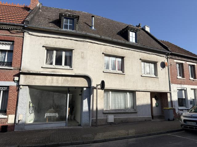 NOUVEAUTE MAISON AVEC COMMERCE SUR AUXI LE CHATEAU