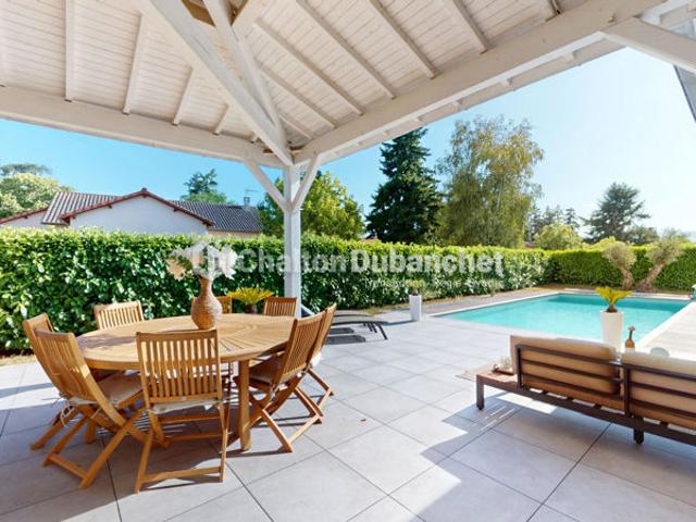NOUVEAUTE RIORGES villa de plain pied de 122 m2 avec piscine secteur prisé et calme