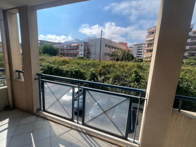 NOUVEAUTE T2 de 43m2 avec balcon circulaire de 30 m2 Trip