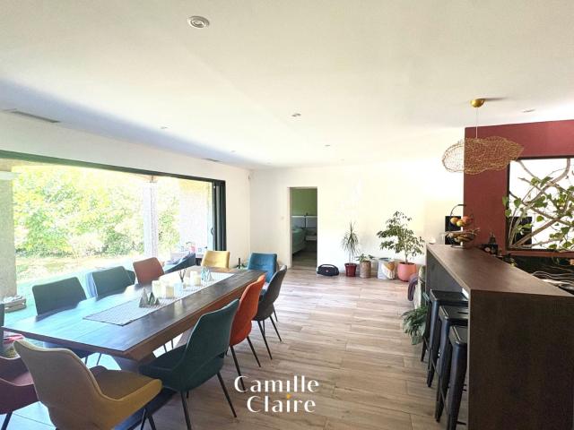 'Nouveauté' Type 6 de plain pied avec double garage et 1500 m2 terrain commune de Fuveau