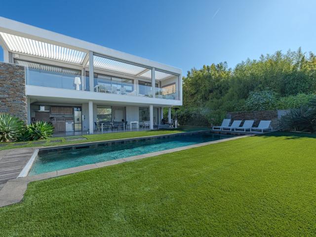Nouveauté, Villa Avec Superbe Vue Mer Proche Centre Ville 240m² Saint Raphaël