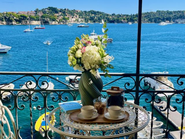 NOUVEAUTE! VILLEFRANCHE SUR MER, MAGNIFIQUE APPARTEMENT FRO