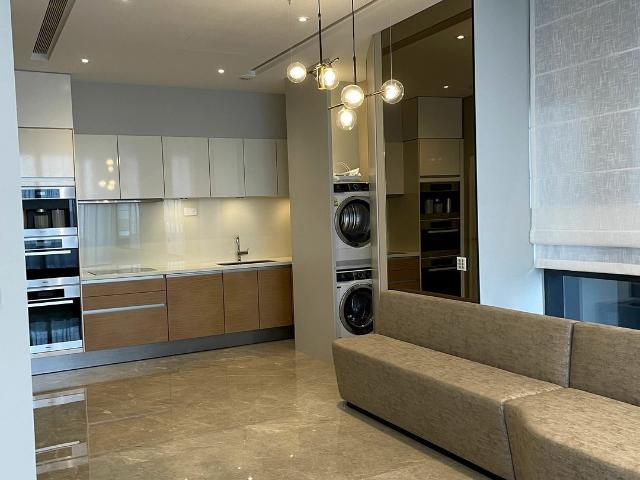 Nouvel 18 D10, Condominium